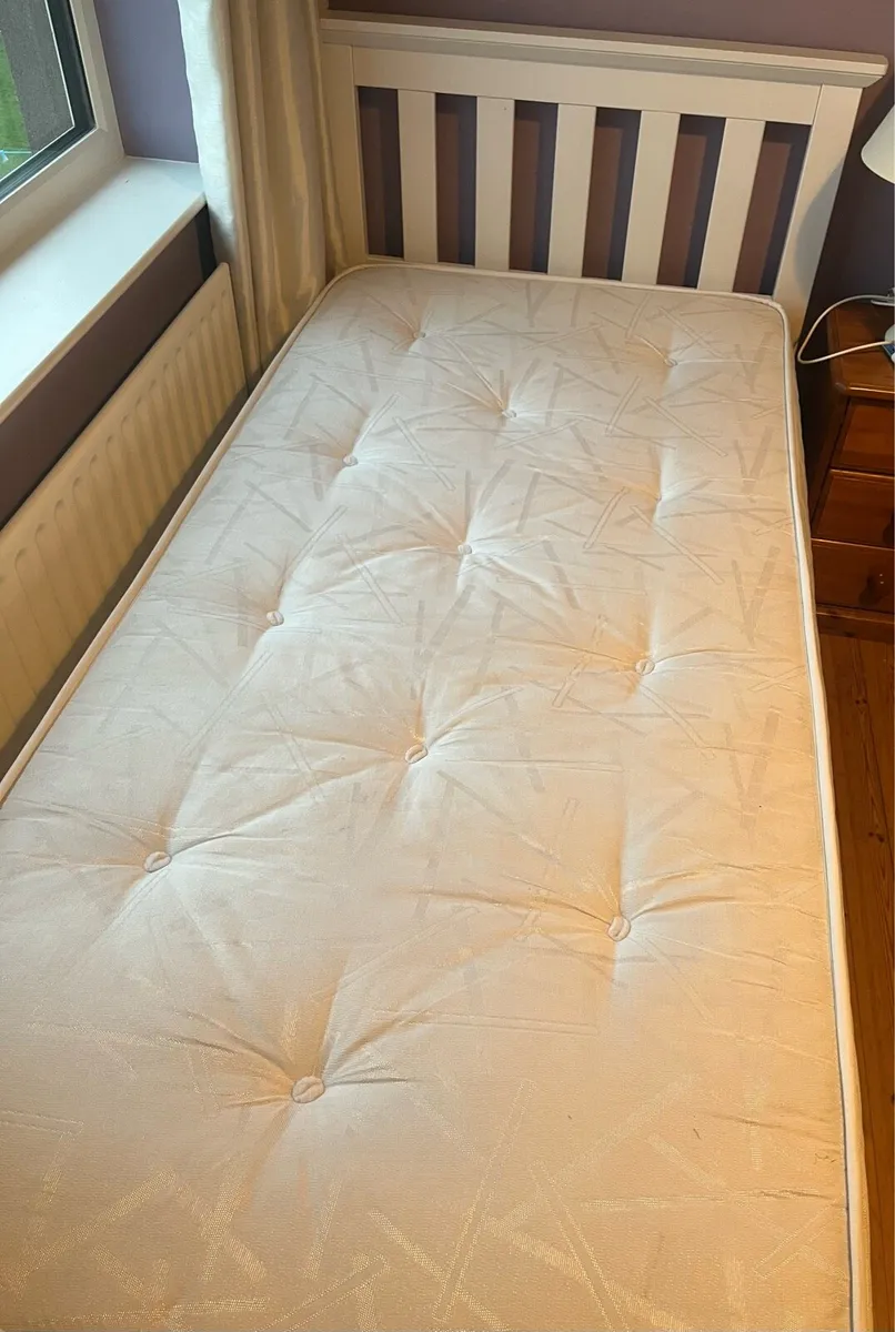 Single bed - Image 1