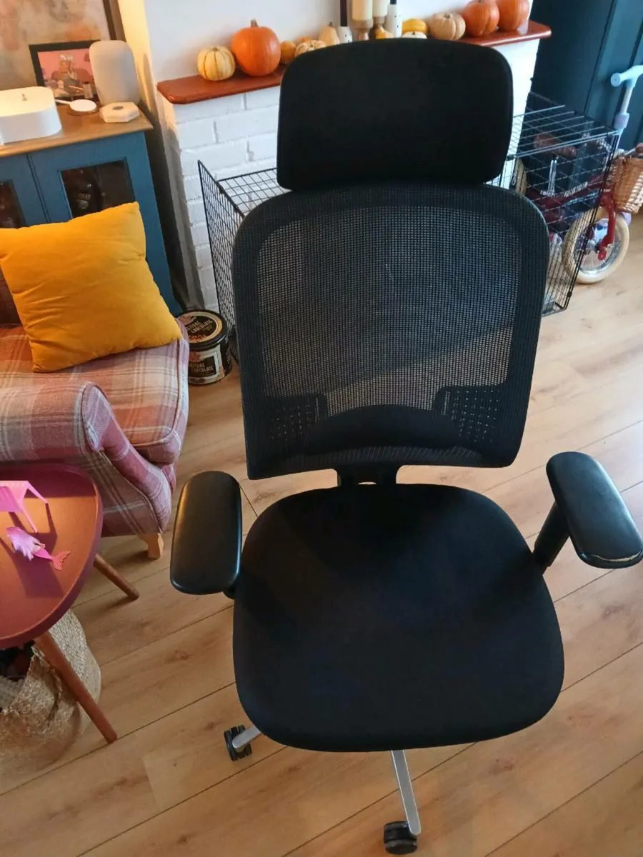 Office chair - Image 1