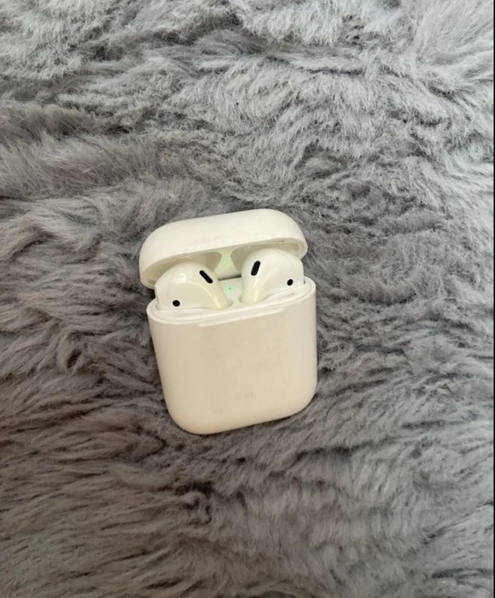 Apple AirPods - Image 1