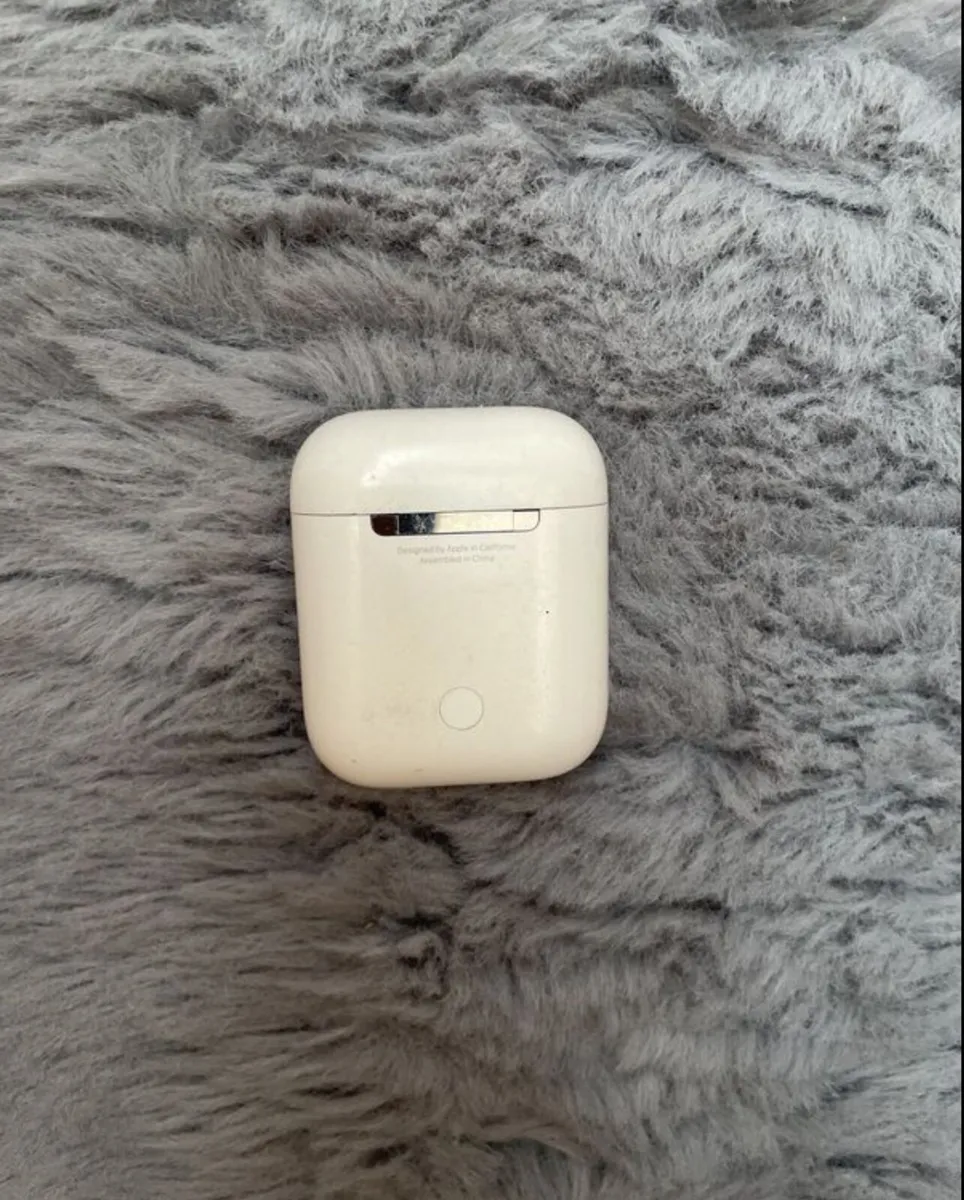 Apple AirPods - Image 3