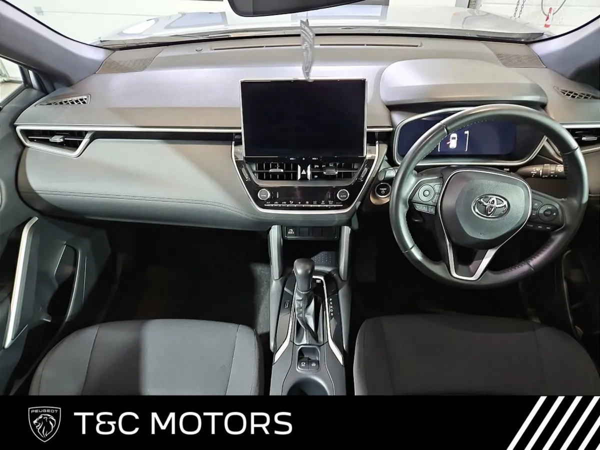 Toyota Corolla 1.8 Hybrid Luna Hatchback - Image 3