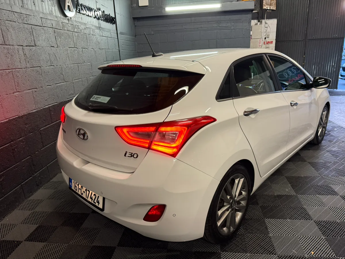 Hyundai i30 1.6 CRDi Deluxe - Image 3
