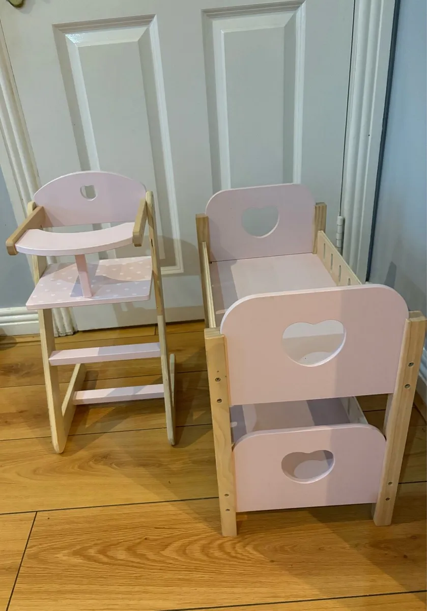 Dolls bunk bed and high chair - Image 1