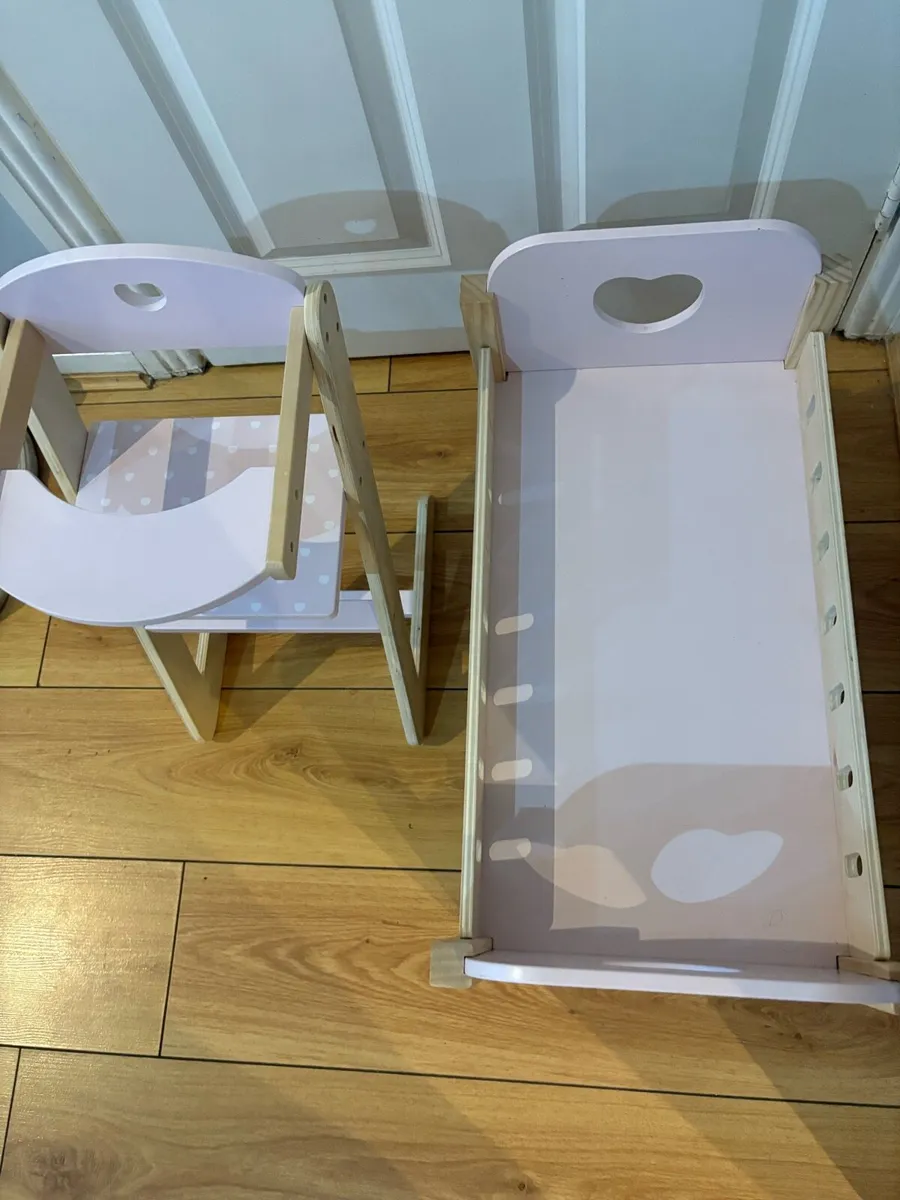 Dolls bunk bed and high chair - Image 2