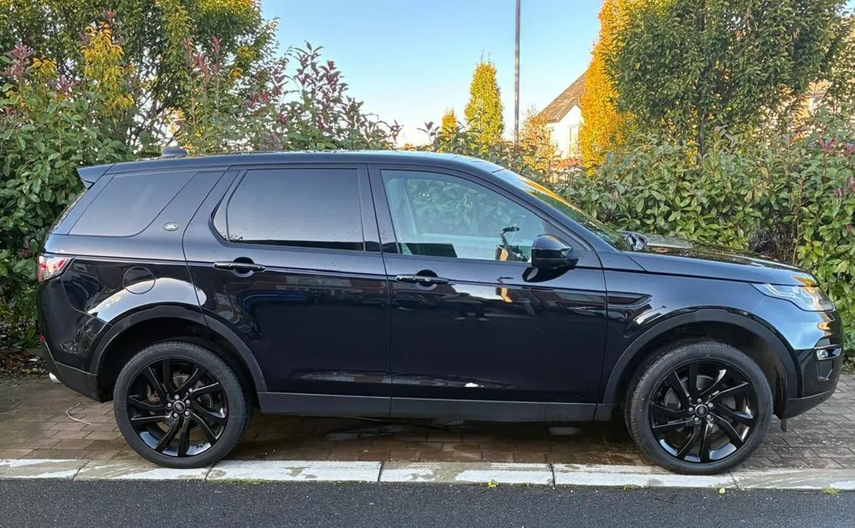 Land Rover Discovery Sport HSE 7 Seater - Image 2