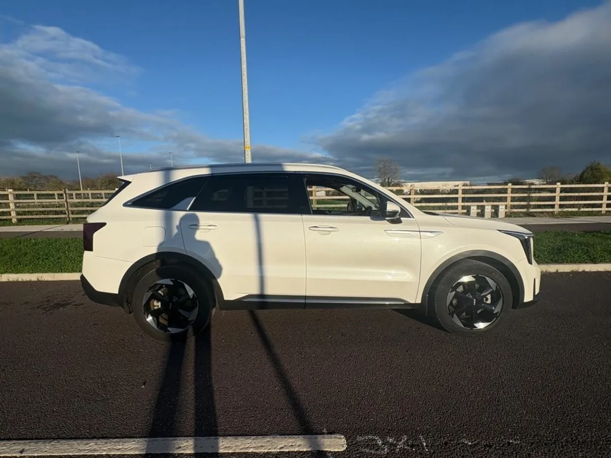 Kia Sorento Phev PE 7S 4WD*Only 9, 600Kms* 1 Owner - Image 3