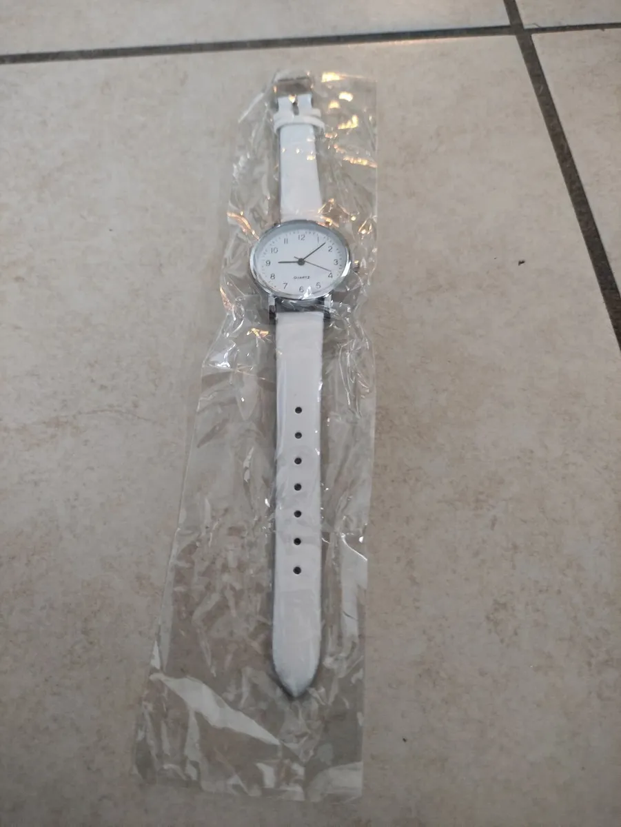 Brand New White Women Digital Dial Quartz Watch - Image 4