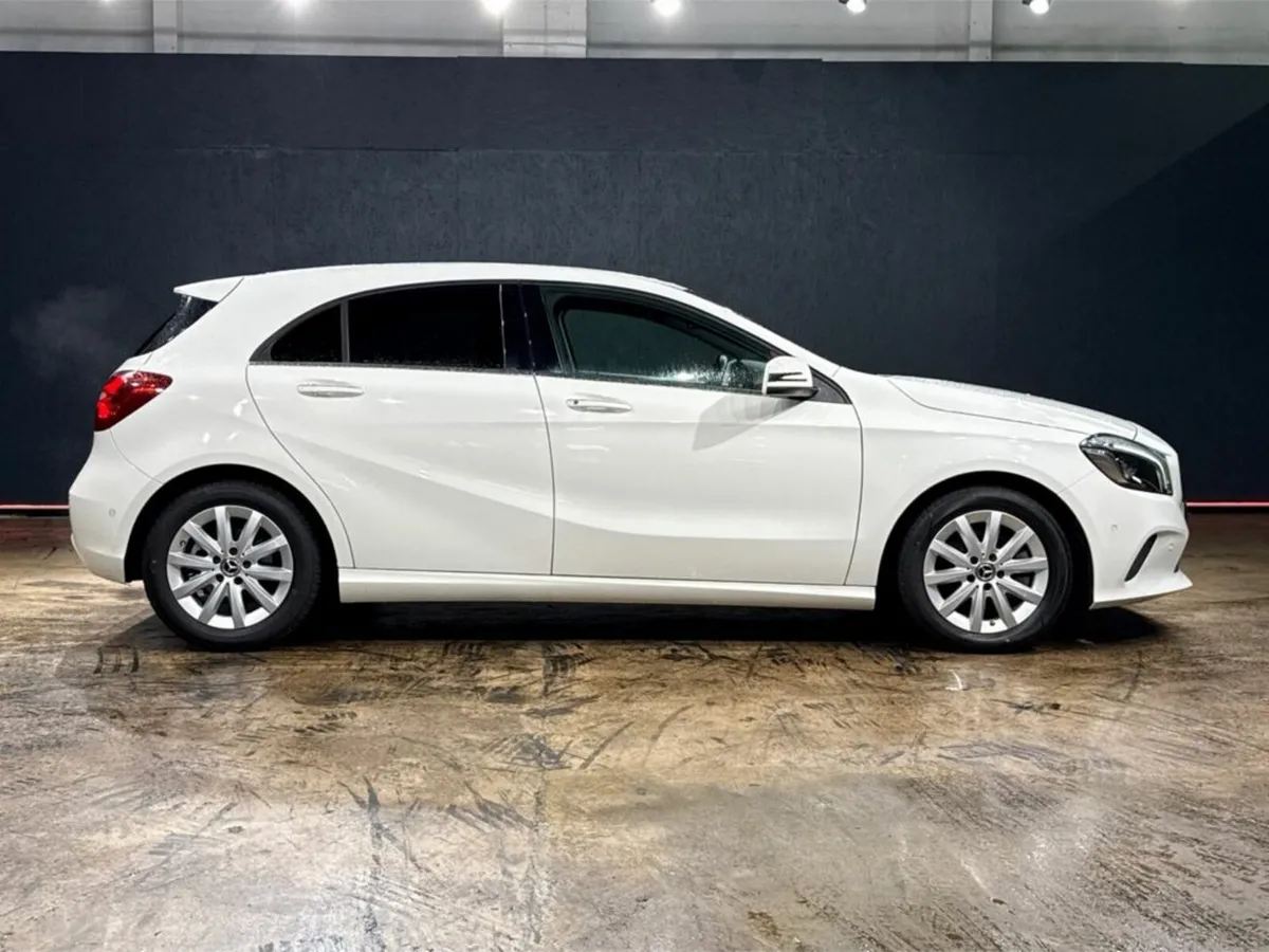 Mercedes-Benz A-Class LOW MILEAGE - A180 1.6L AUTO - Image 3