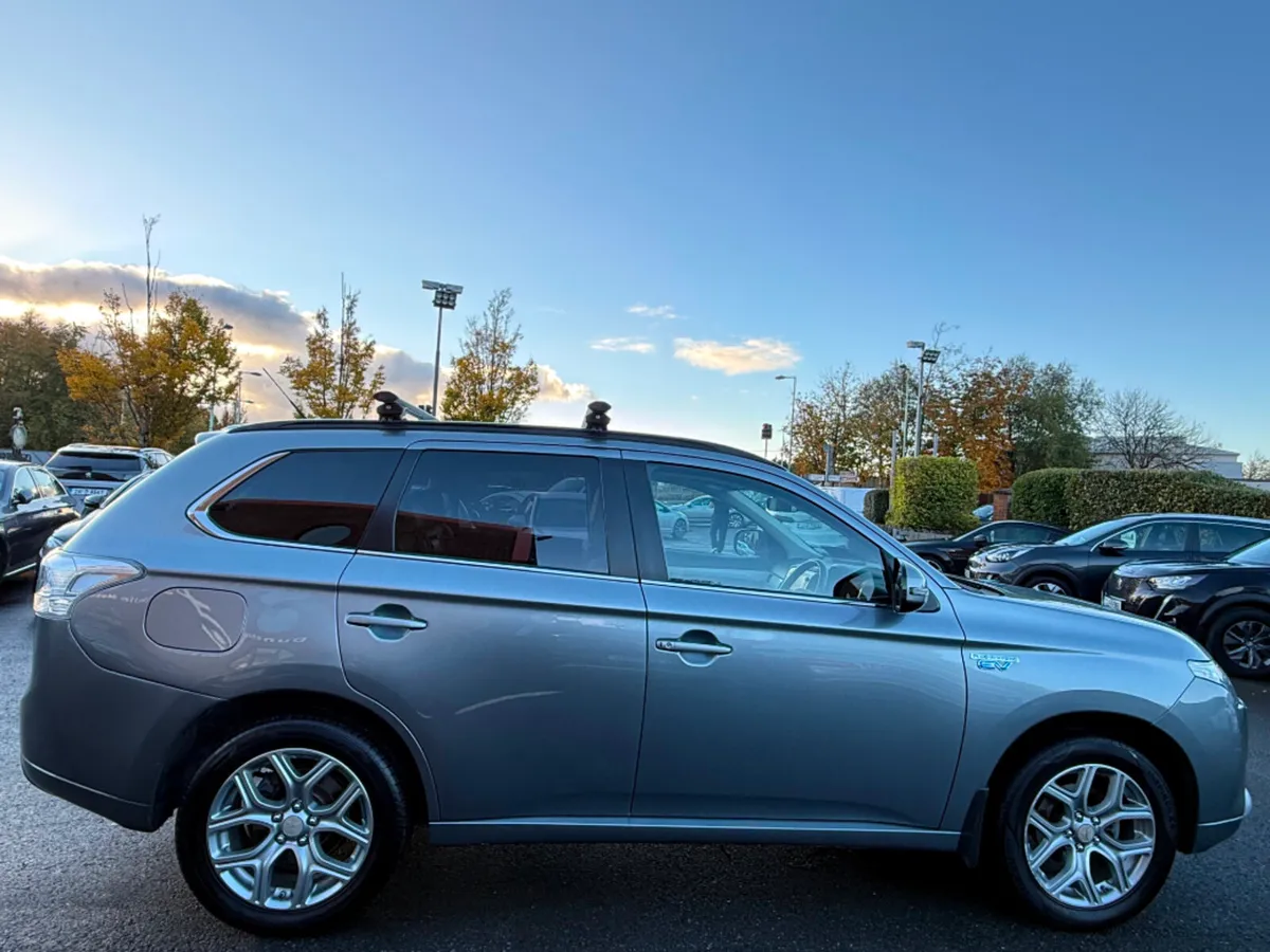 Mitsubishi Outlander 2.0 GX4H PHEV AUTO *HIGH SPEC - Image 4