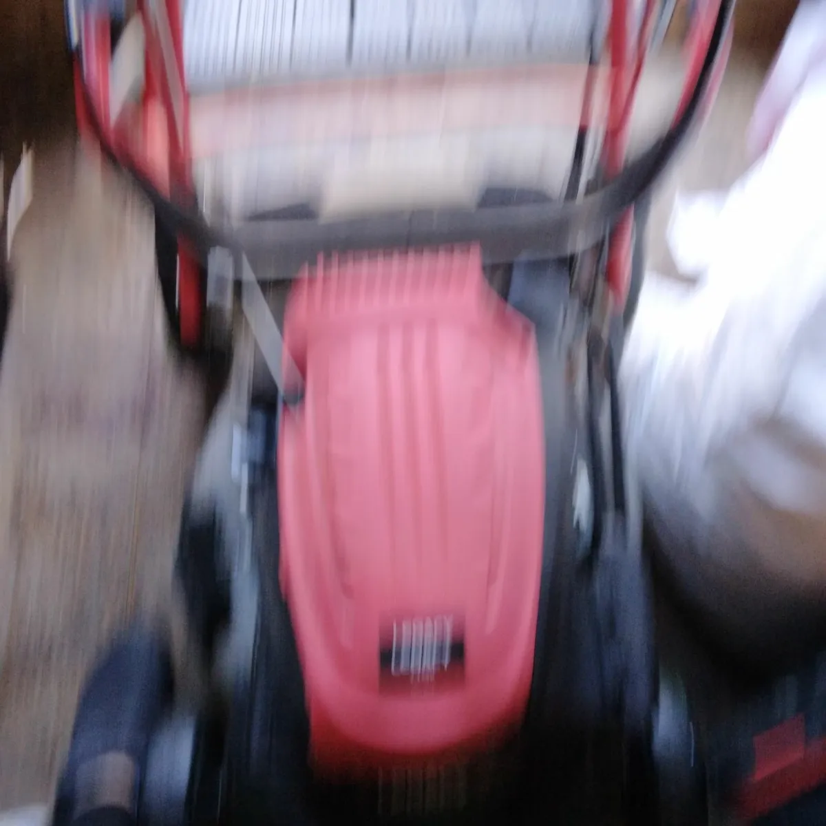 Lawnmower with excellent mulcher - Image 1