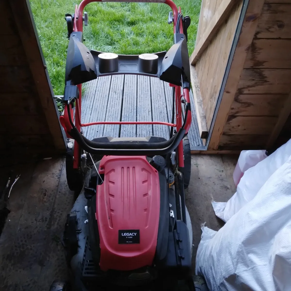 Lawnmower with excellent mulcher - Image 3