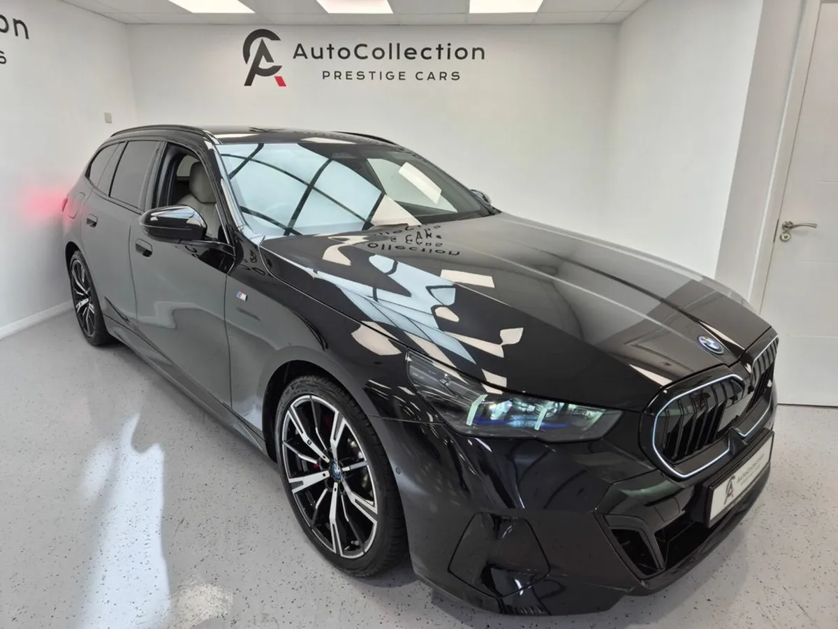 BMW 5-Series **M-SPORT PRO**TOURING**530e** - Image 1