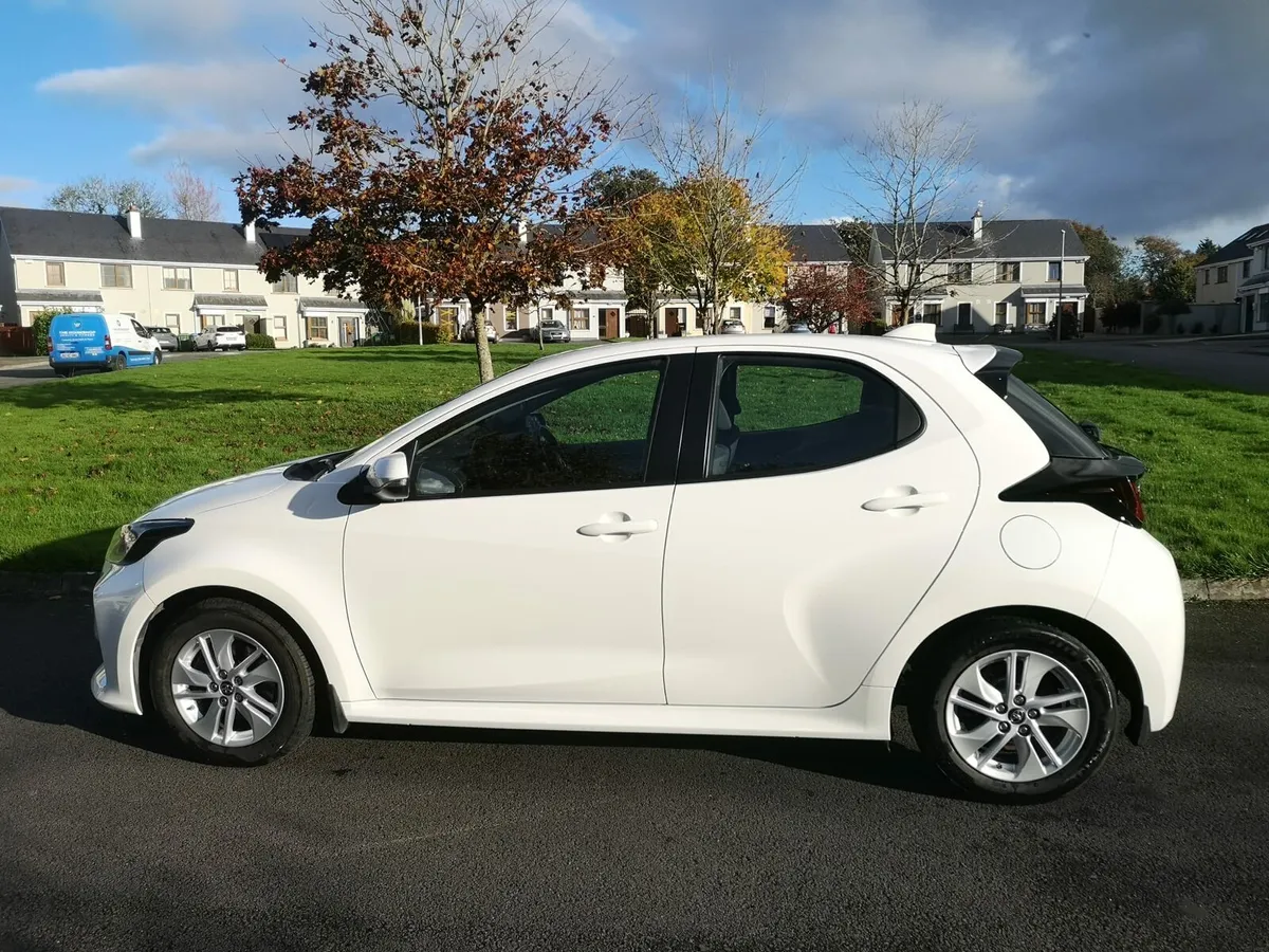 Toyota Yaris 1,5 Hybrid - Image 2