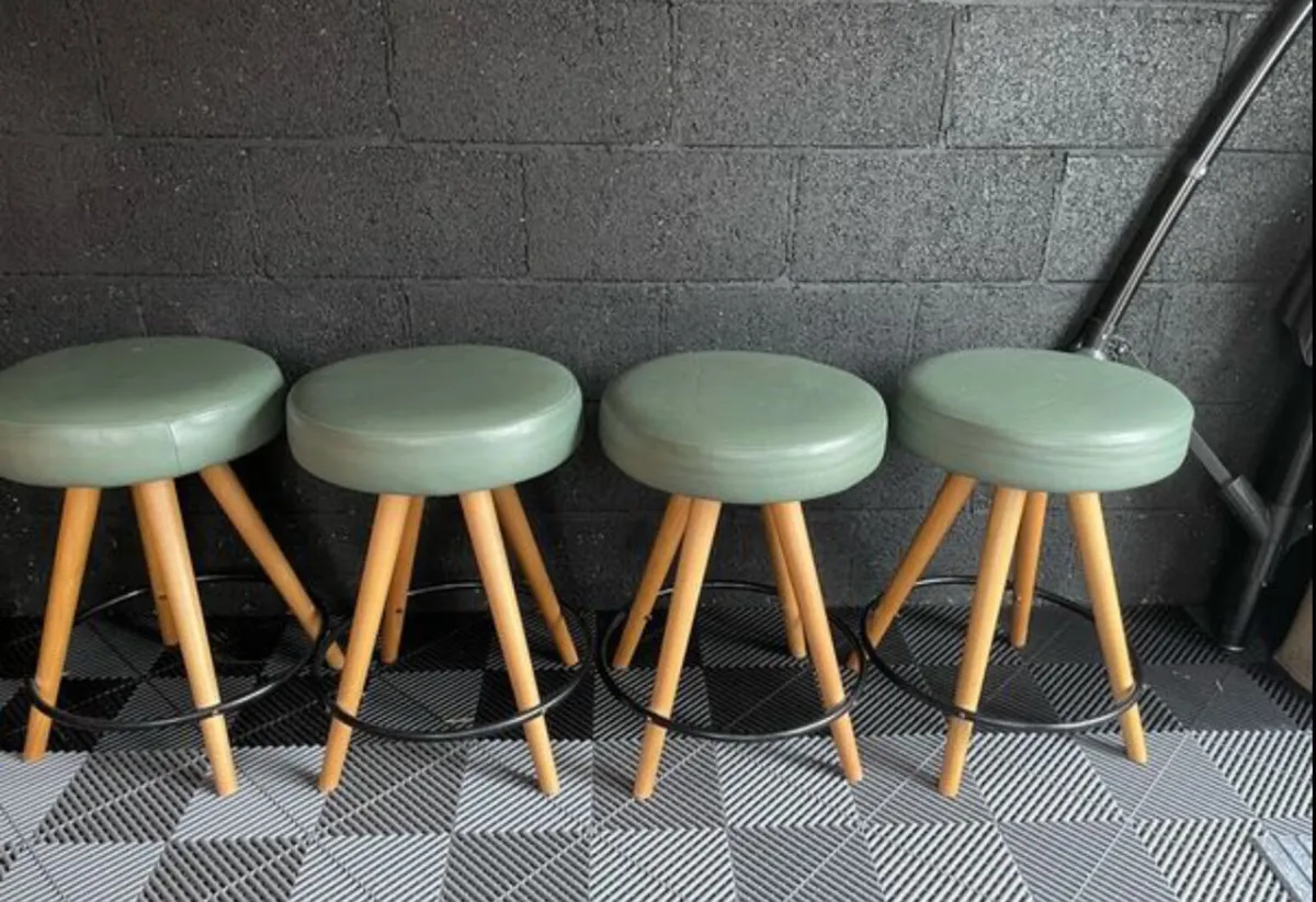 4 high bar leather chairs stool - Image 1