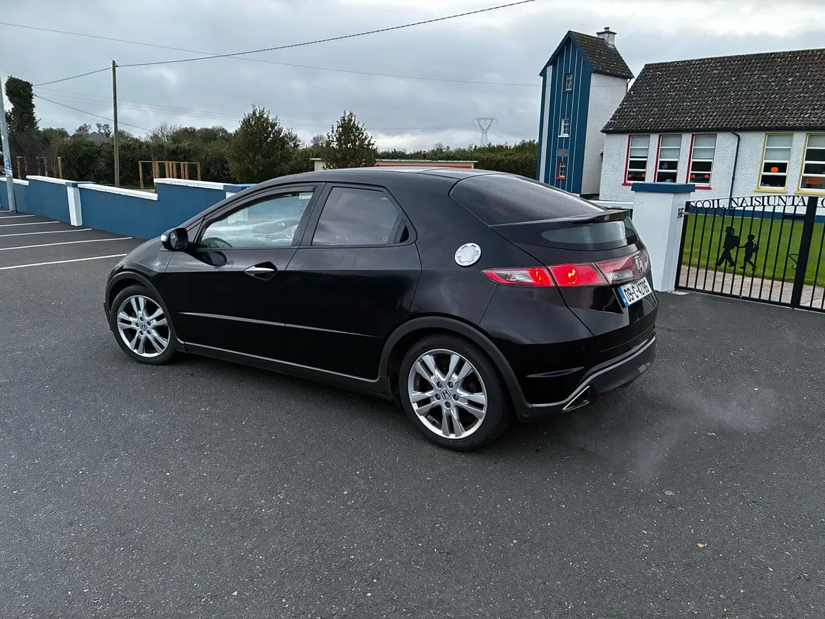 Car - Image 3