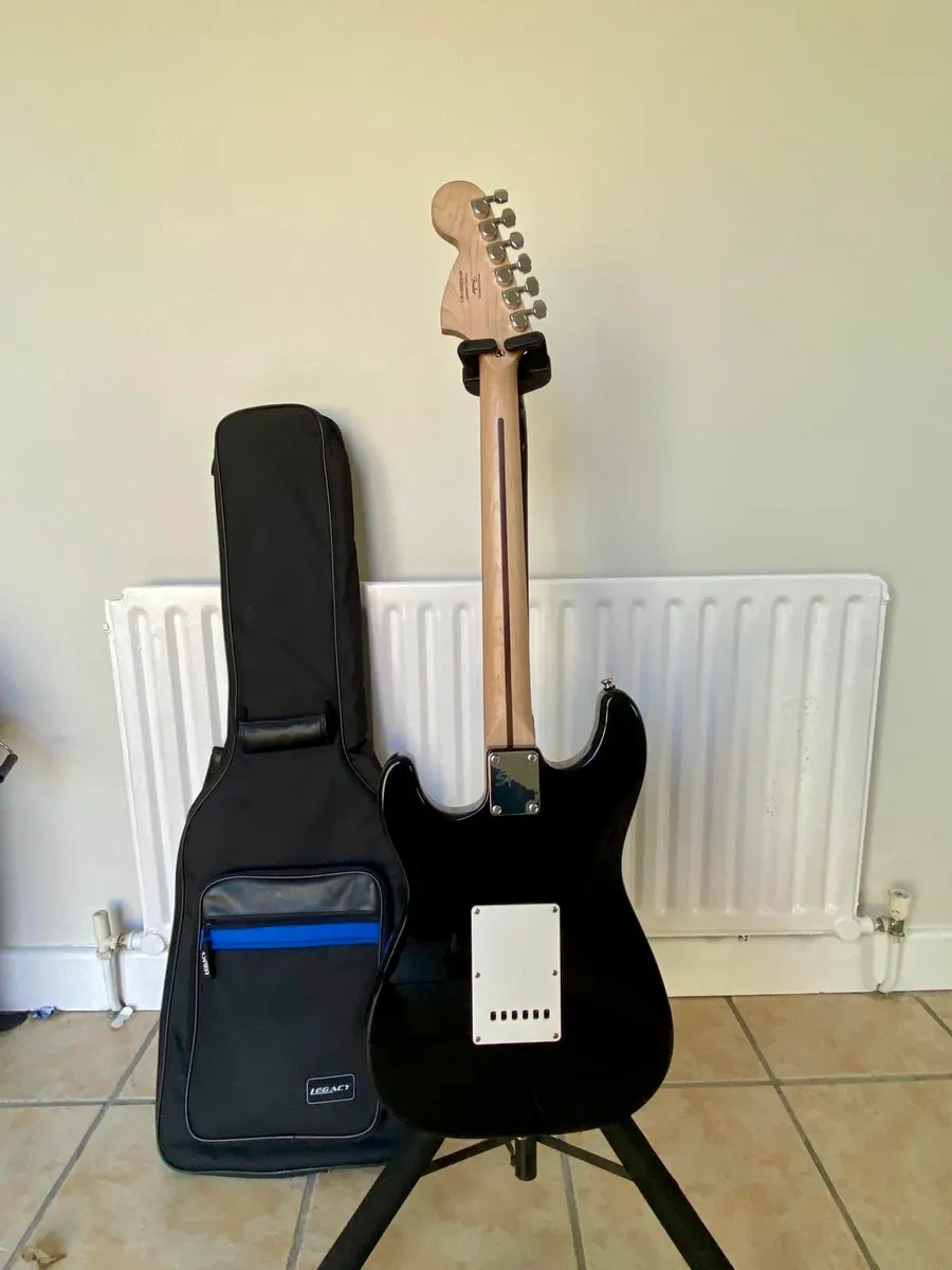 Fender Squire Stratocaster guitar - Image 2