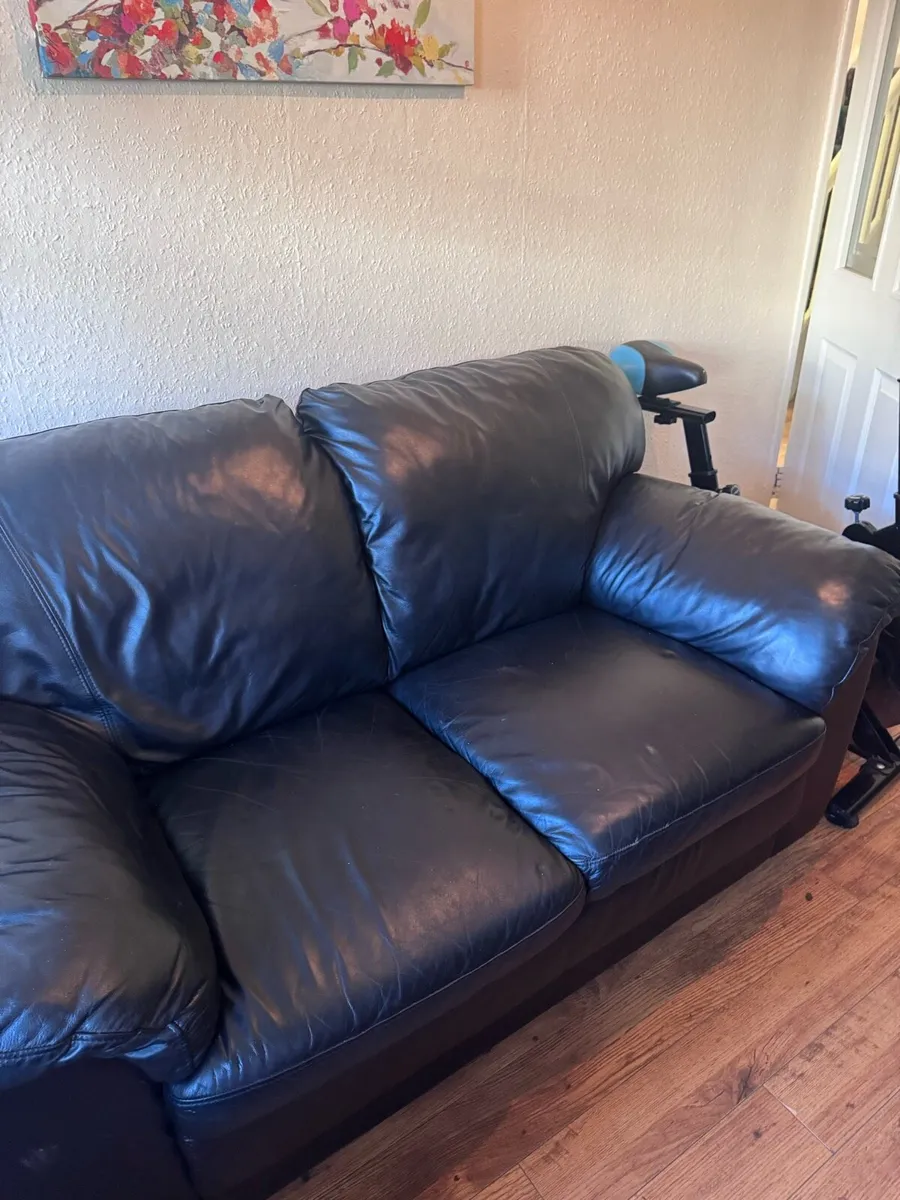 Black leather couch - Image 1
