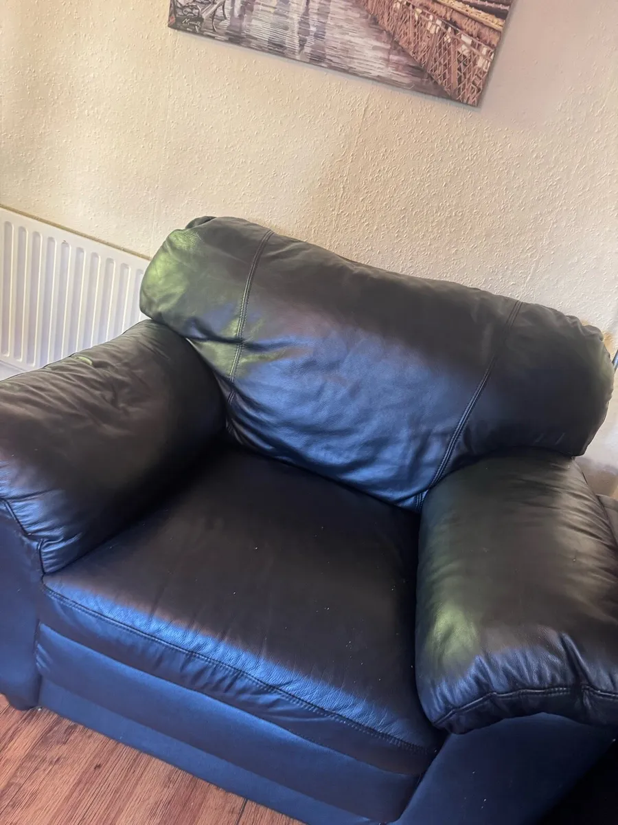 Black leather couch - Image 3
