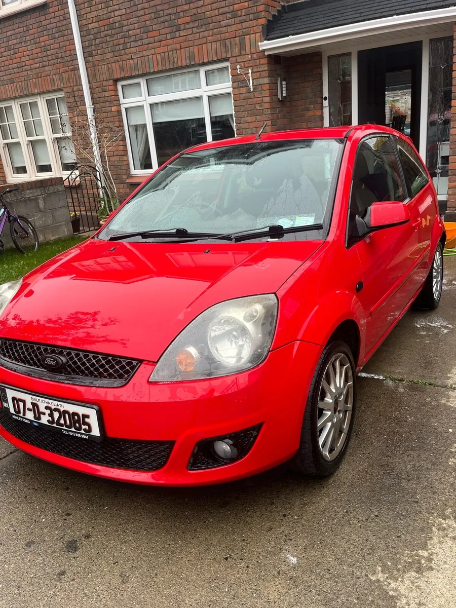 Ford Fiesta Zetec - Image 1