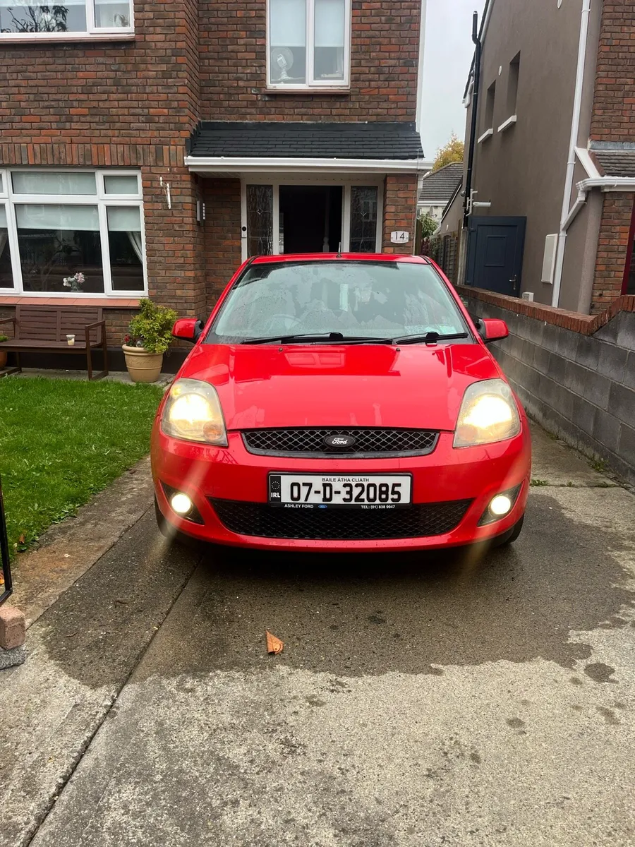 Ford Fiesta Zetec - Image 2