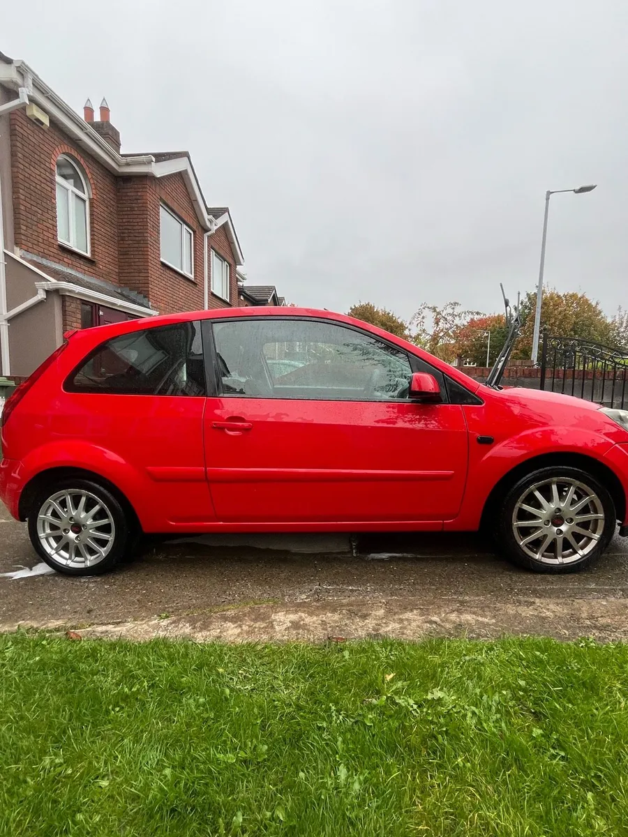 Ford Fiesta Zetec - Image 4