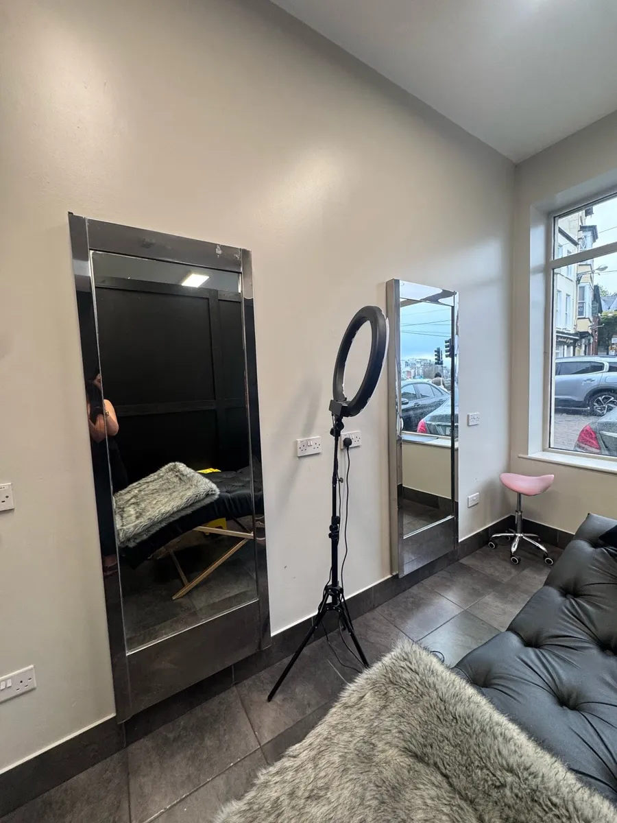 Salon mirrors - Image 1