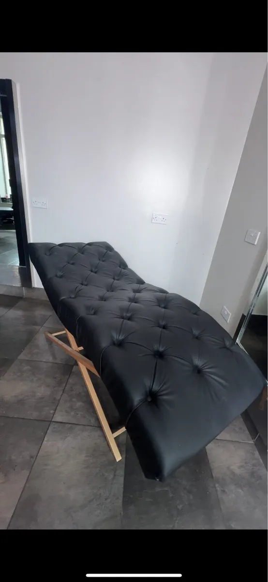 Salon bed