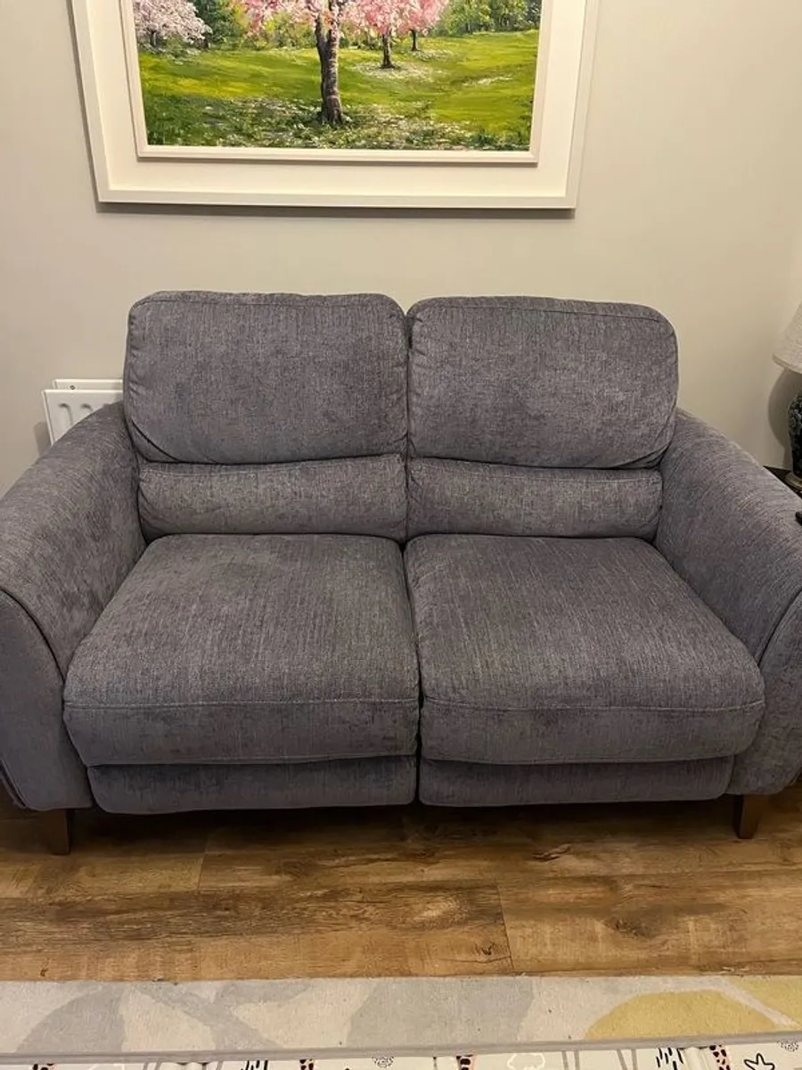 Recliner couch - Image 1