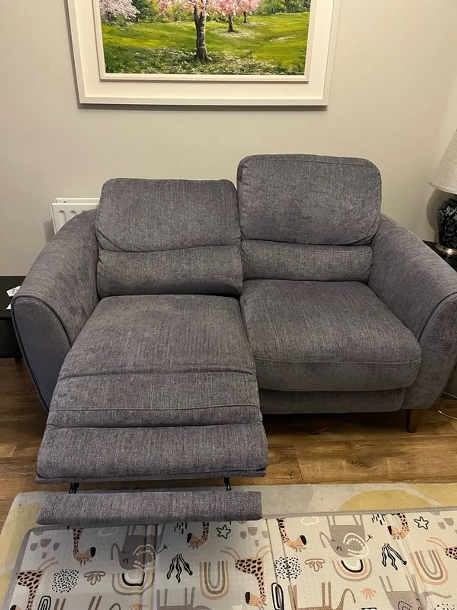 Recliner couch - Image 2