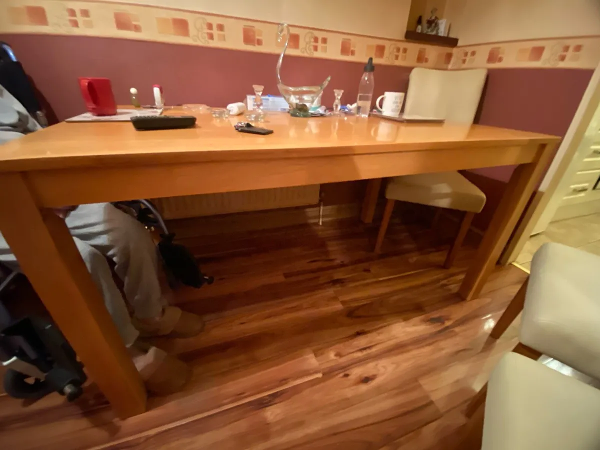 Kitchen table - Image 1