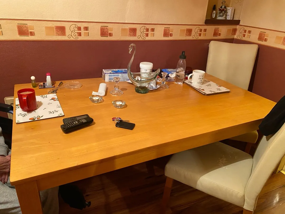 Kitchen table - Image 2