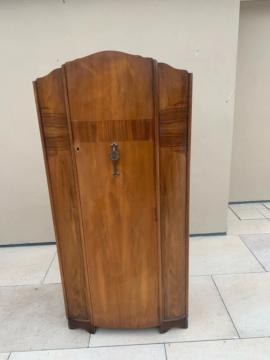 Gentleman’s wardrobe - Image 1