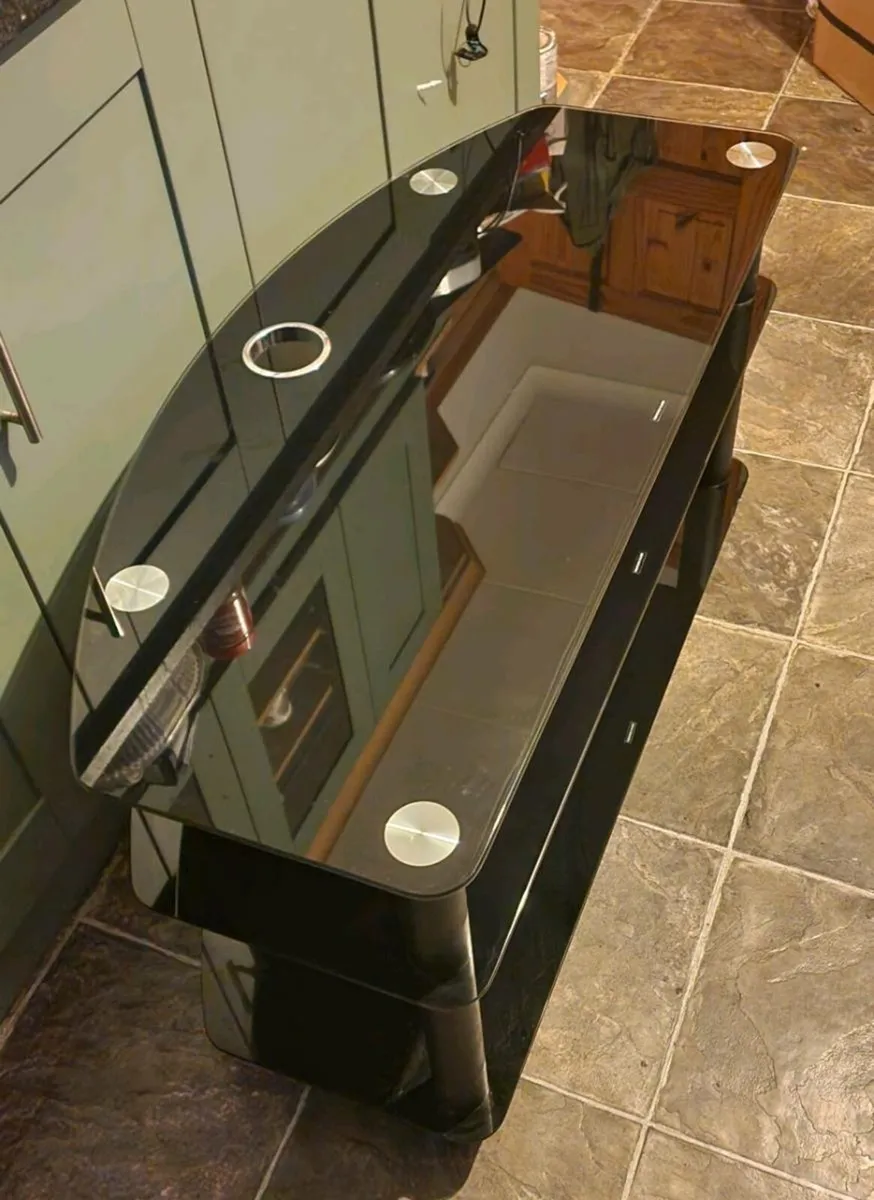 Glass TV stand - Image 2