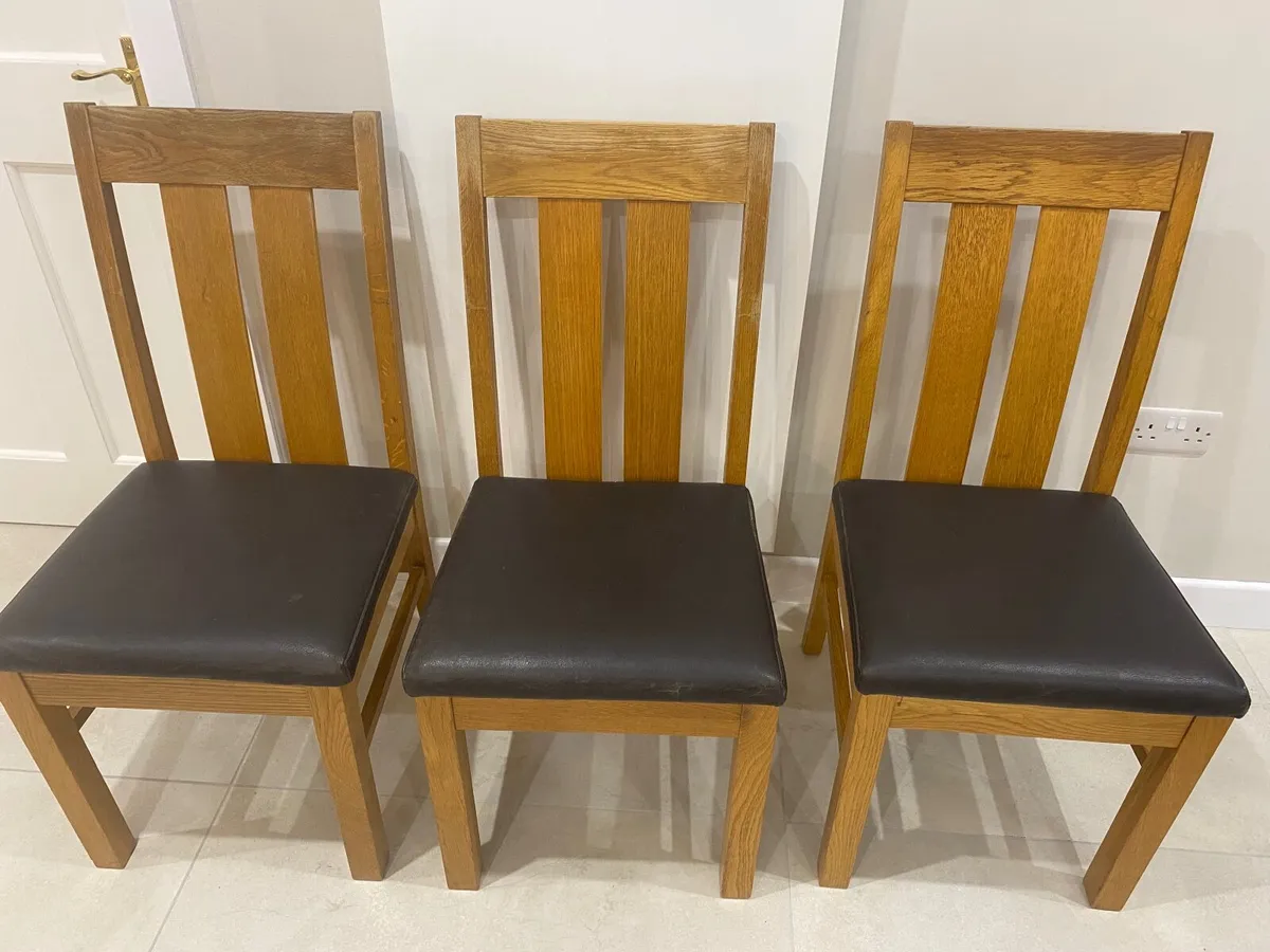 Dining Table and 8 chairs - Image 2