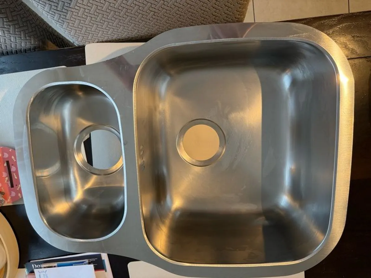 pyramis sink - Image 1