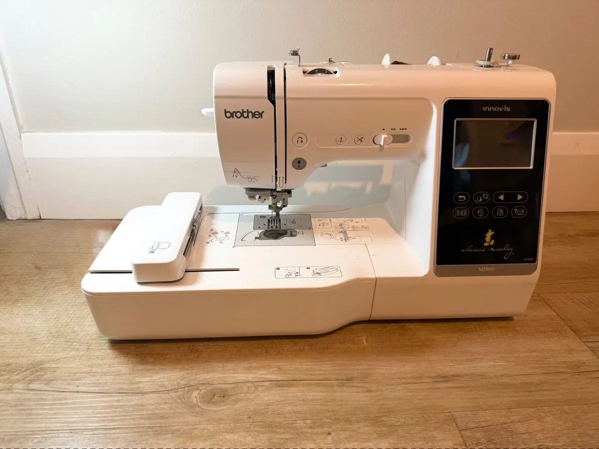 Brother M280D Embroidery Machine - Image 2