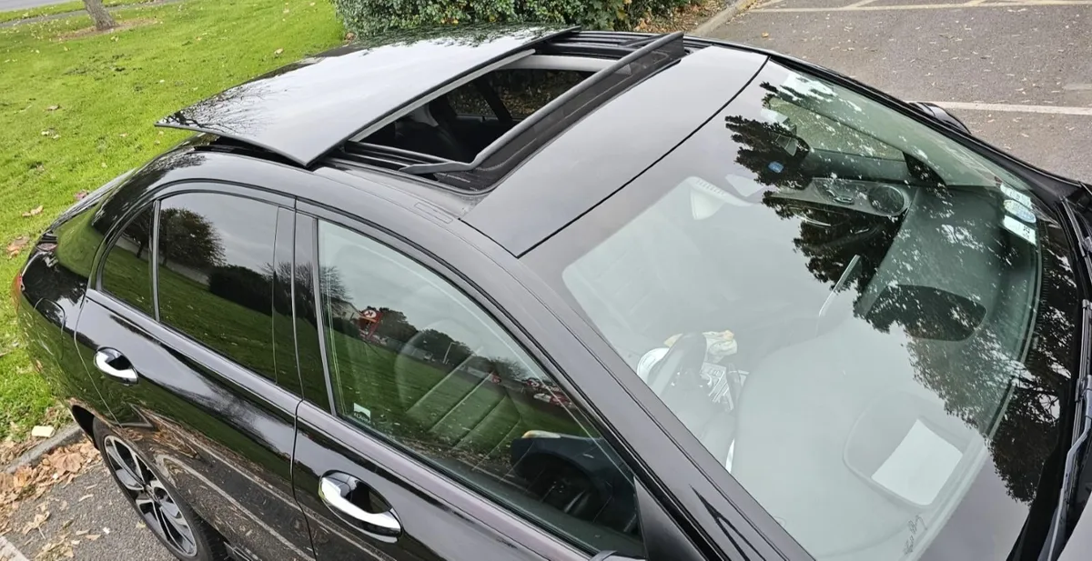 Mercedes-Benz C350e Premium Plus + Extras.Like New - Image 3