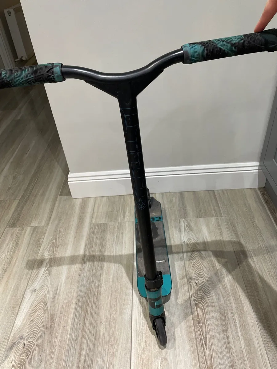Blunt Envy Colt S5 Complete Stunt Scooter - Teal - Image 3