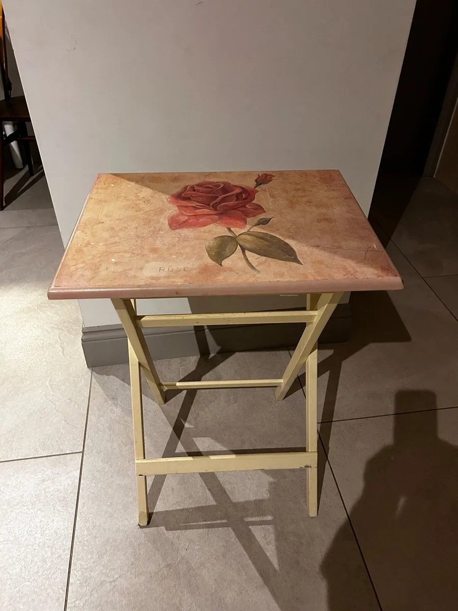 Folding table - Image 1
