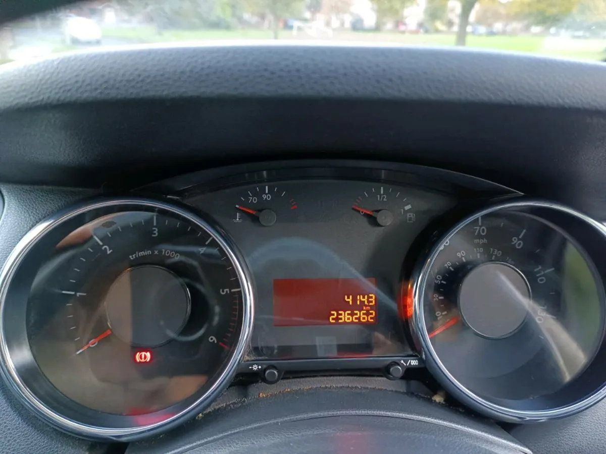 2010 7 seater Peugeot 5008 manual - Image 4
