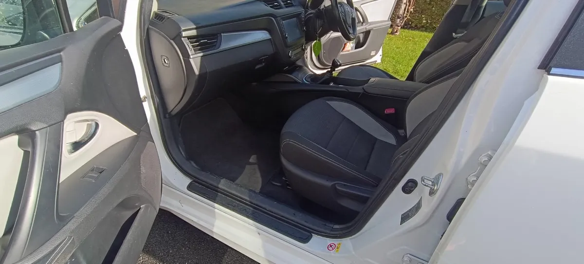 Toyota Avensis 2017 - Image 4