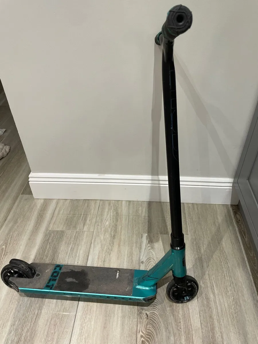 Blunt Envy Colt S5 Complete Stunt Scooter - Teal - Image 1