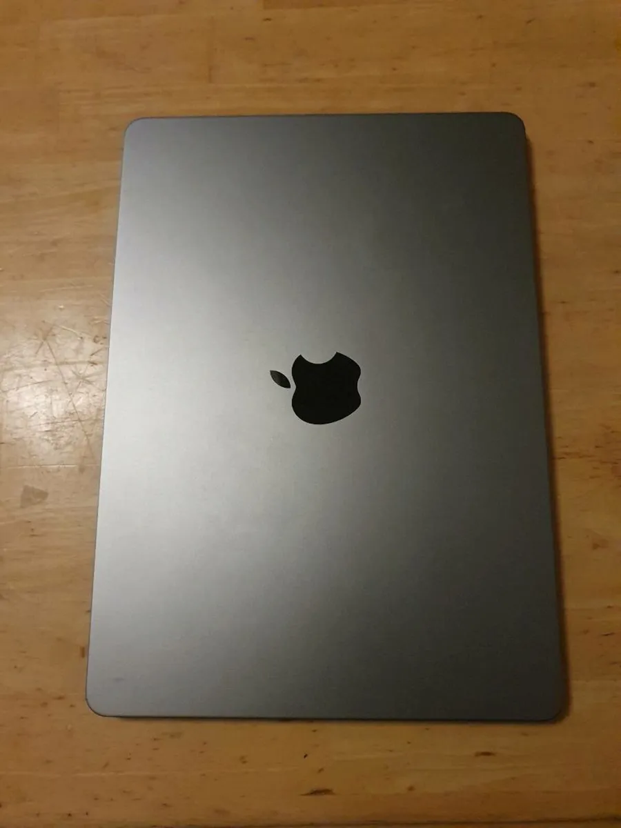 Macbook Air 2022| M2 | 16GB | 500GB| like new - Image 1