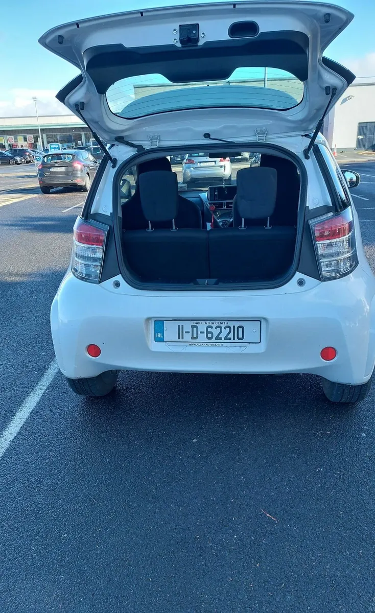 Toyota iQ 2011 AUTOMATIC. - Image 4