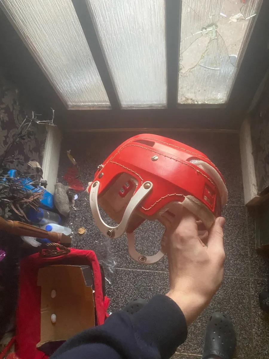 Oldstyle red cooper sk100 hurling helmet - Image 3