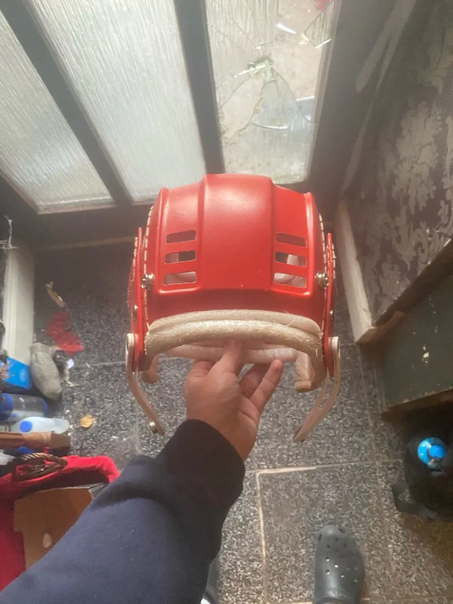 Oldstyle red cooper sk100 hurling helmet - Image 4