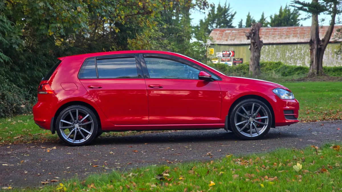 2016 Volkswagen Golf 1.2 TSI TRENDLINE - Image 3