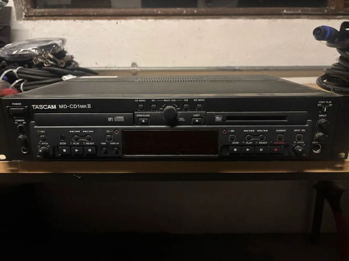 Tascam 19" Rackable Cd/Minidisc Player. - Image 1