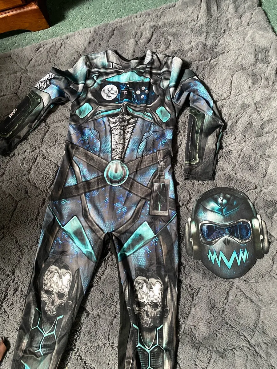 Halloween costumes - Image 2