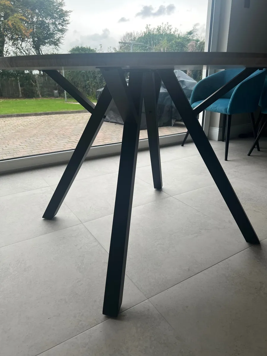 Round Dining/Kitchen Table - Image 2
